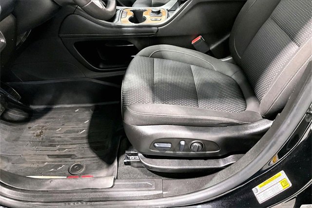 Used 2023 GMC Acadia SLE w/ LPO, Black Accent Package image 19