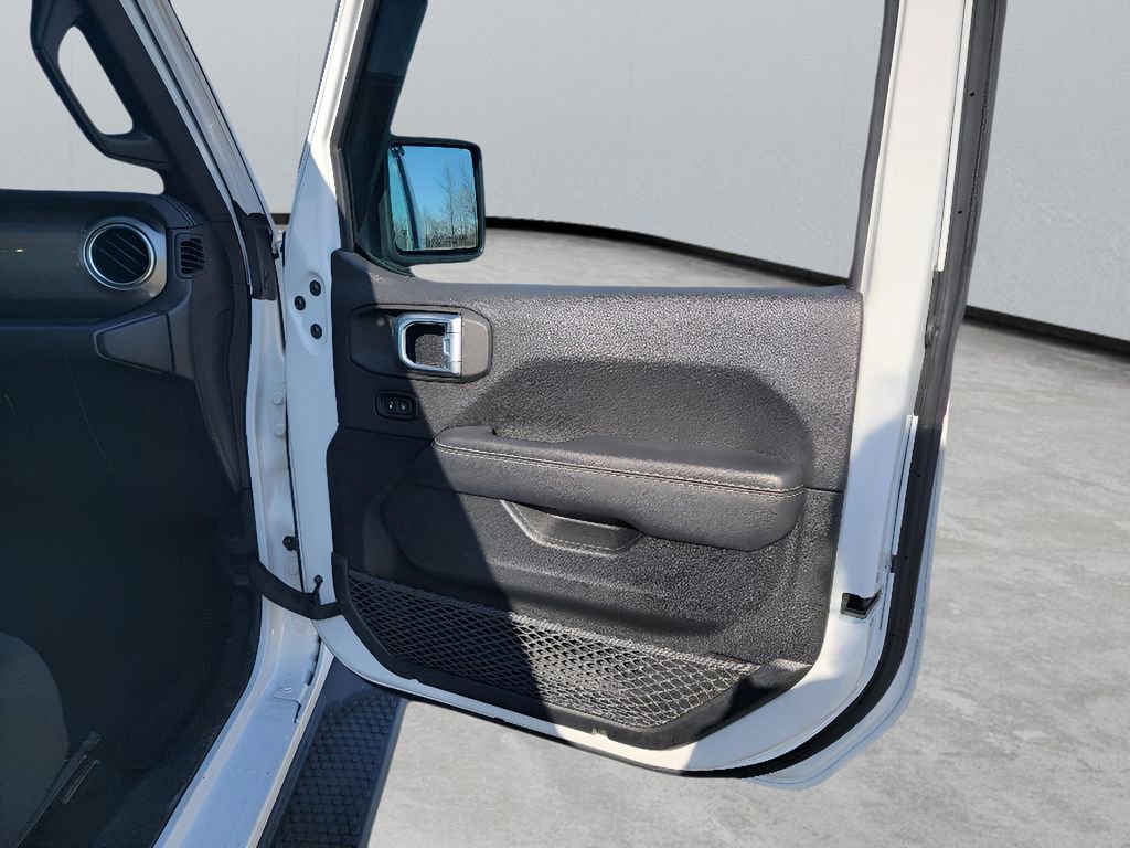 Used 2020 Jeep Wrangler Unlimited Sahara image 33