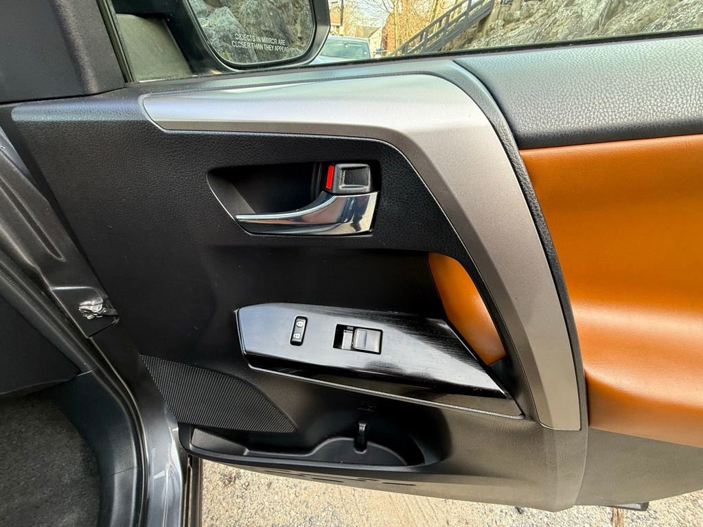 Used 2016 Toyota RAV4 Limited AWD/4WD image 16