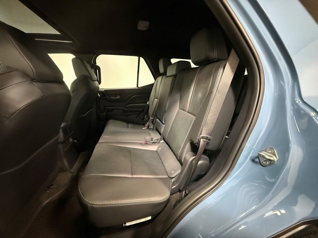 Used 2025 Toyota 4Runner Limited w/ Tow Technology Package image 8