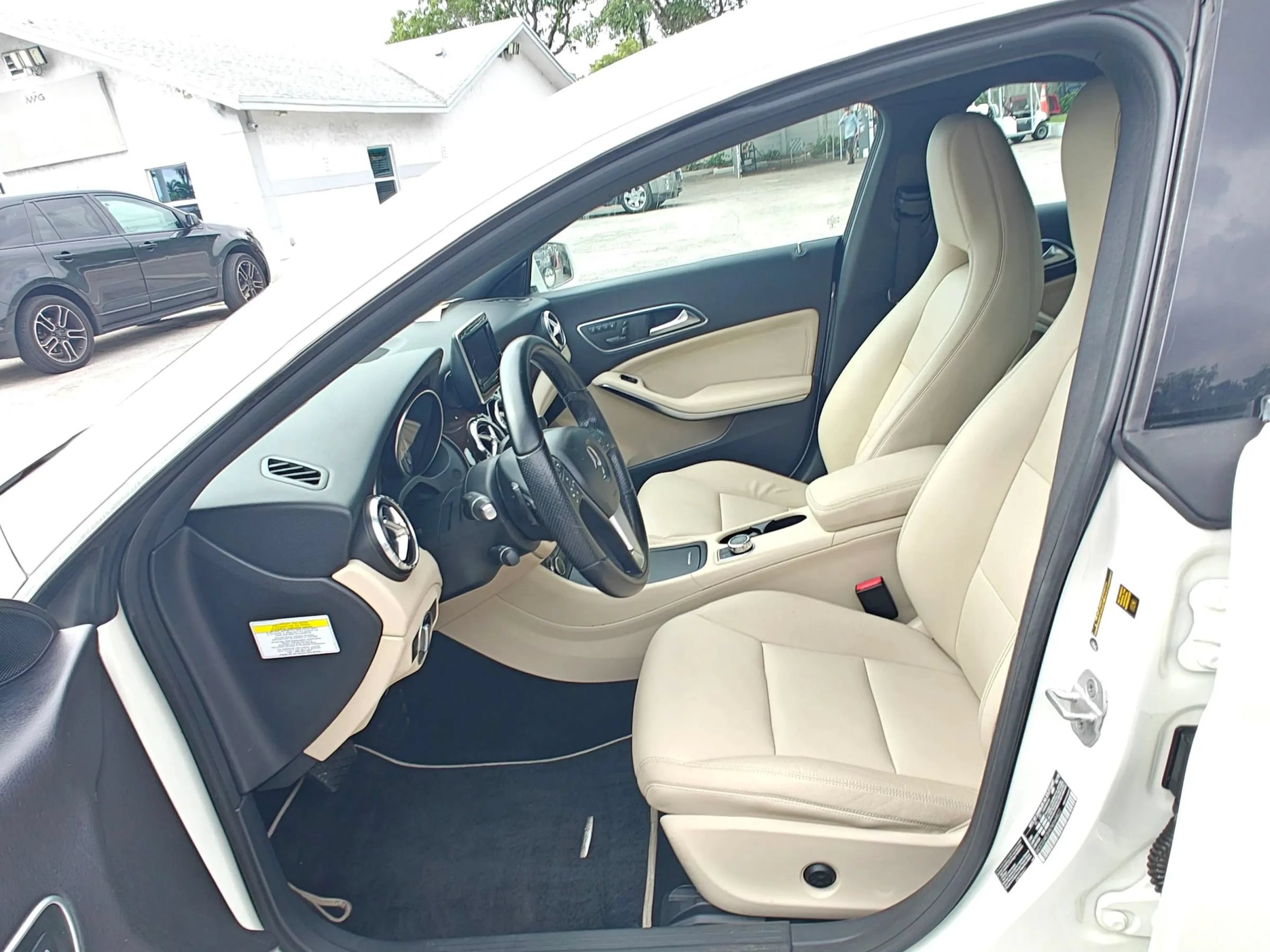 Used 2014 Mercedes-Benz CLA 250 image 15