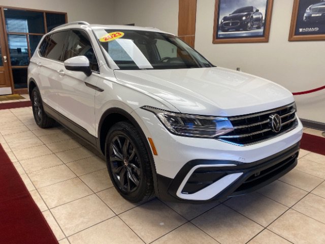 Used 2023 Volkswagen Tiguan SE w/ Panoramic Sunroof Package FWD image 8