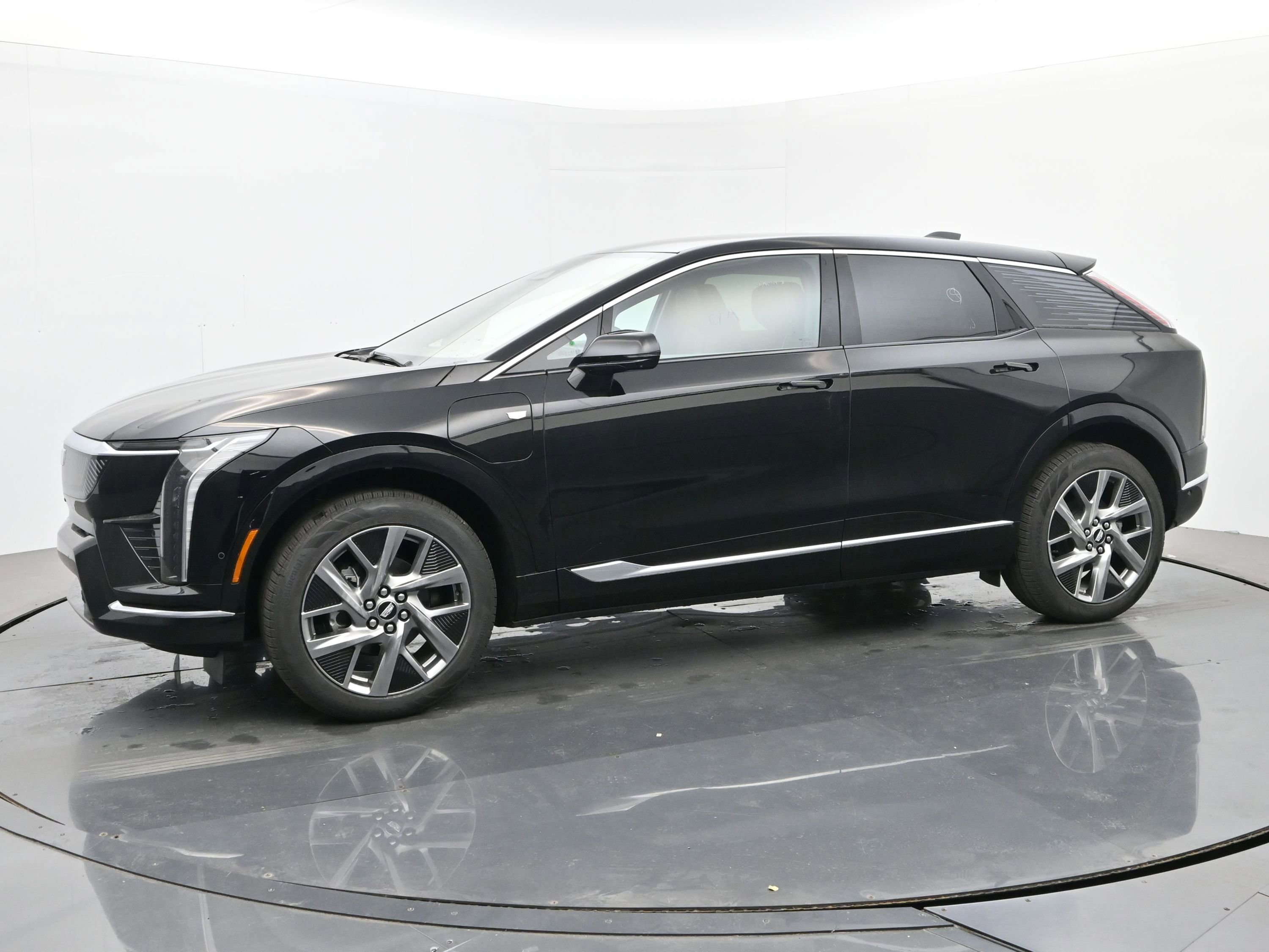 New 2026 Cadillac Optiq Luxury 2 AWD/4WD image 2