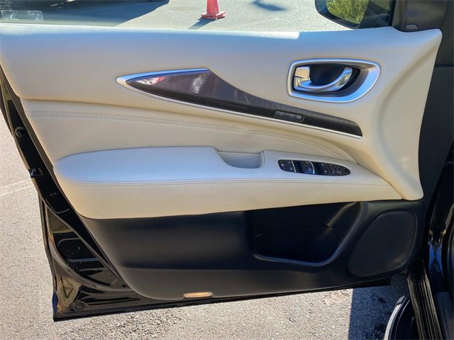 Used 2019 INFINITI QX60 Luxe w/ Essential Package image 13