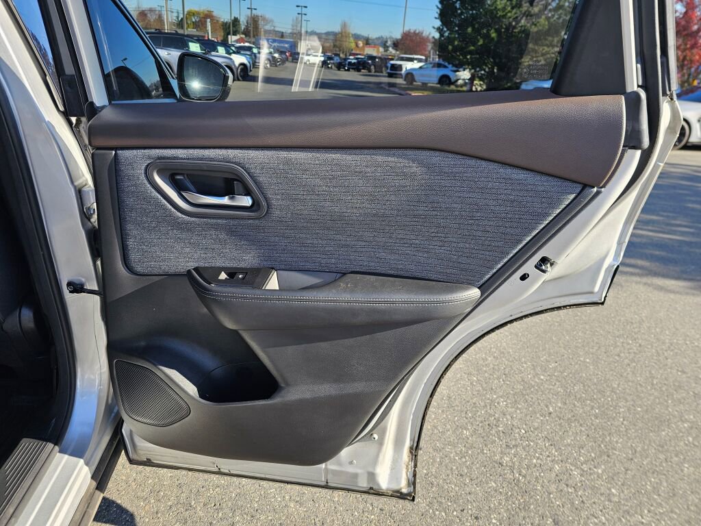 Used 2021 Nissan Rogue SV image 14