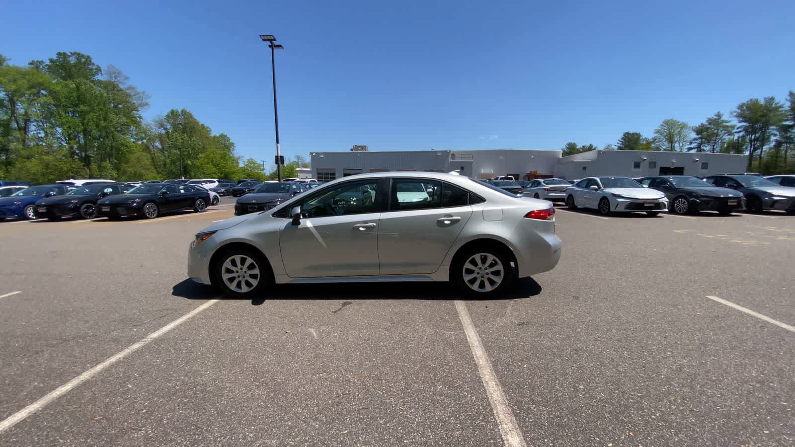 Used 2025 Toyota Corolla LE FWD image 7