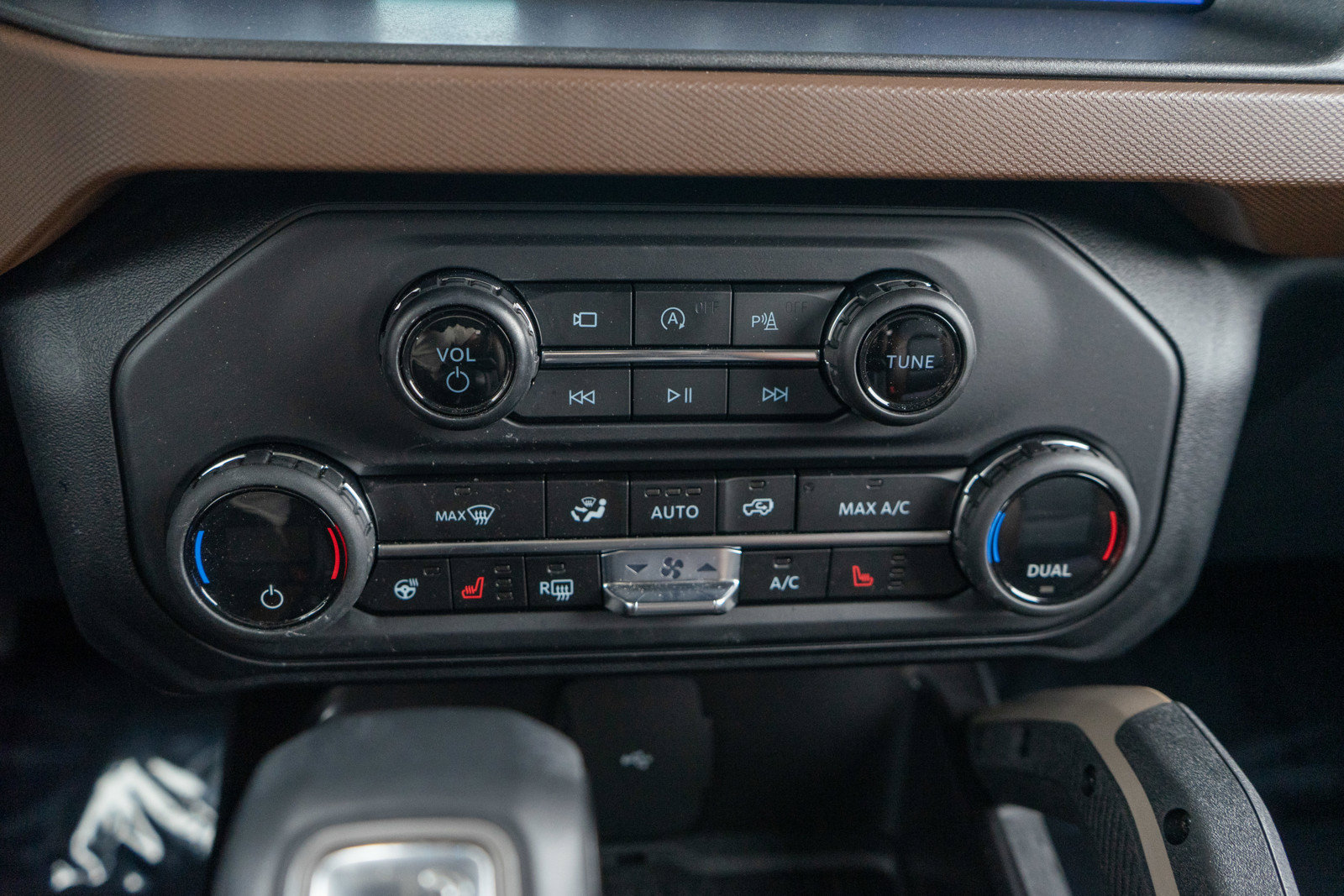 Used 2024 Ford Bronco Outer Banks AWD/4WD image 19