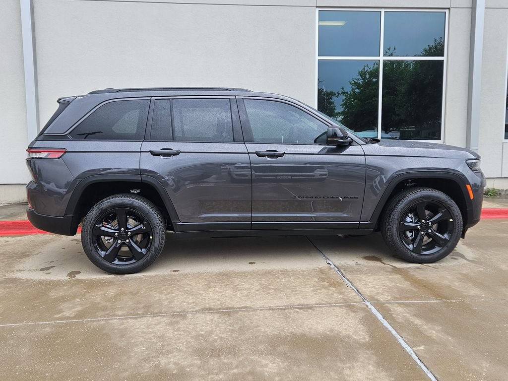 New 2026 Jeep Grand Cherokee Limited w/ Limited Altitude Package RWD image 2