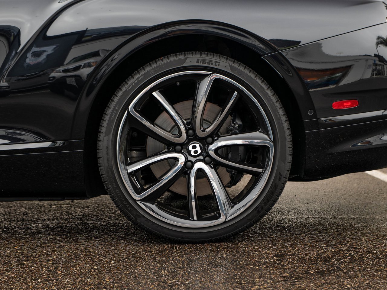 Used 2024 Bentley Continental GT image 25