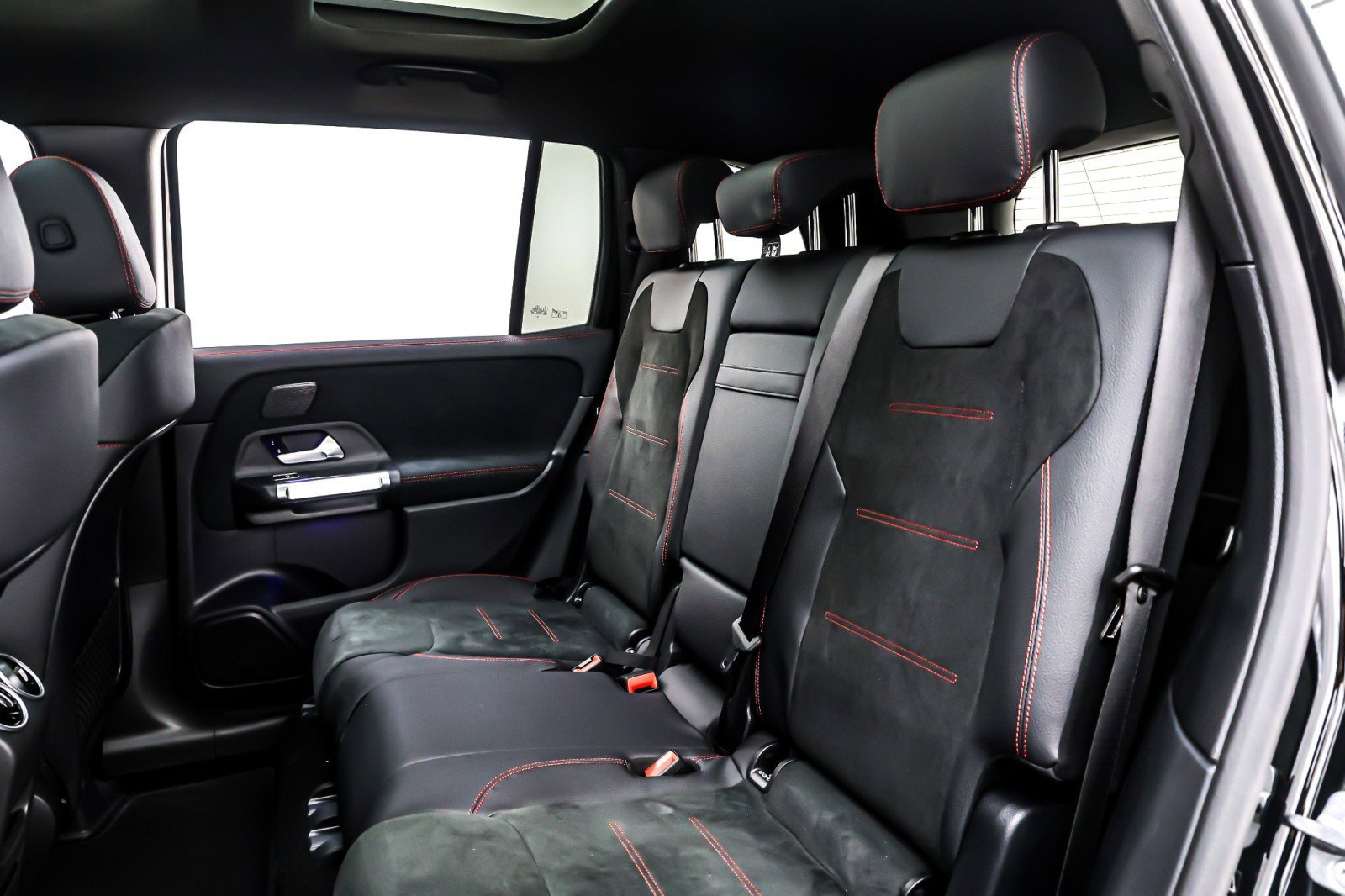 New 2026 Mercedes-Benz GLB 250 image 8