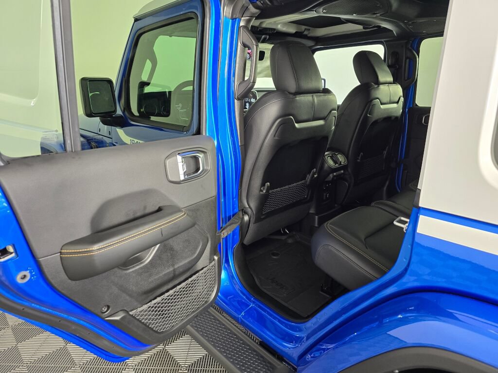 New 2026 Jeep Wrangler Unlimited Sahara w/ Whitecap Package AWD/4WD image 31