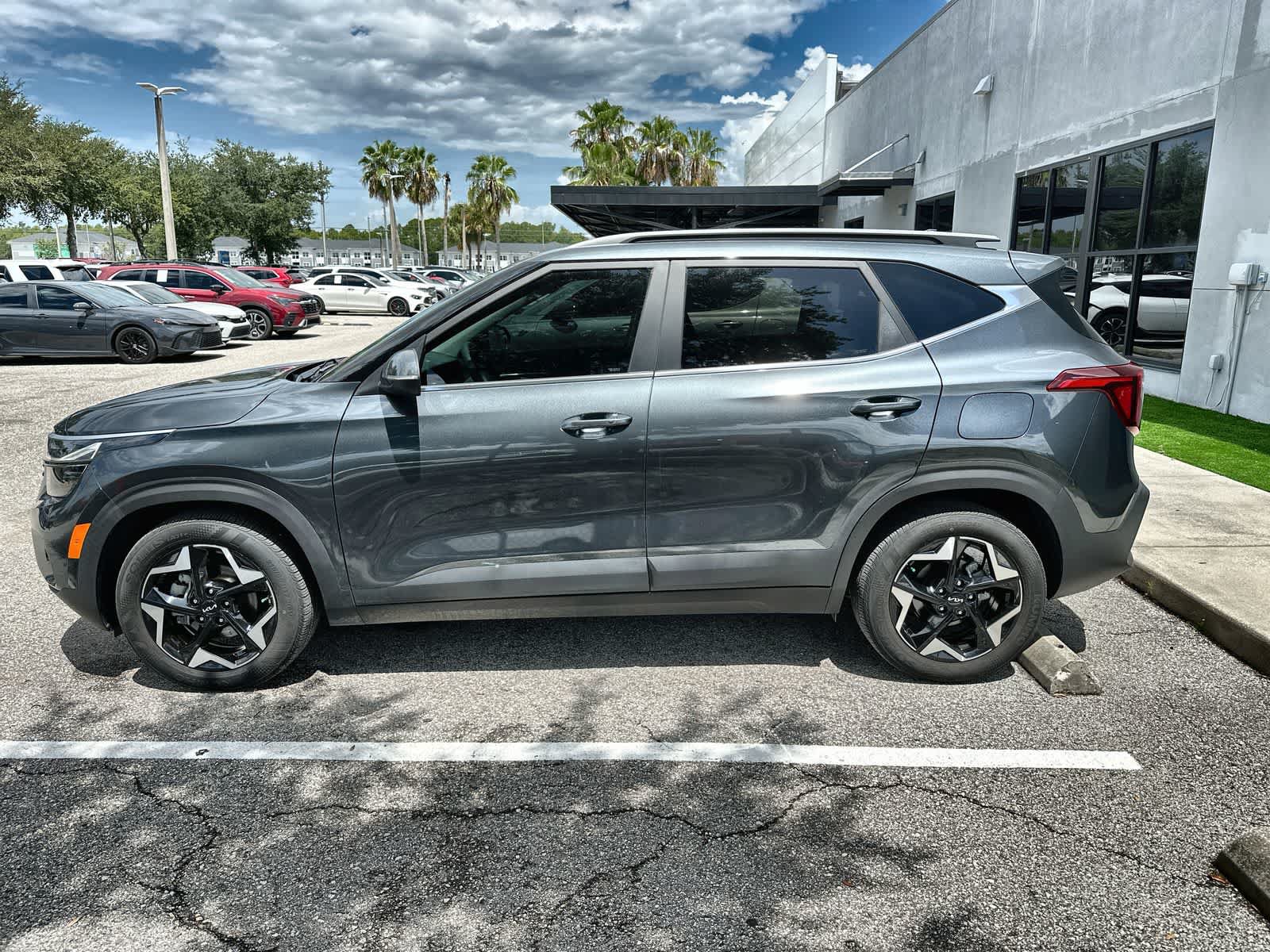 Used 2024 Kia Seltos EX FWD image 5