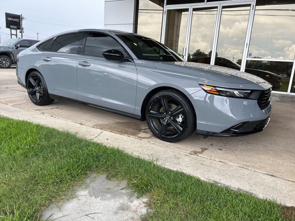 Used 2025 Honda Accord Sport image 2