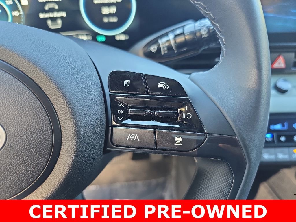 Used 2025 Hyundai Elantra Limited image 18