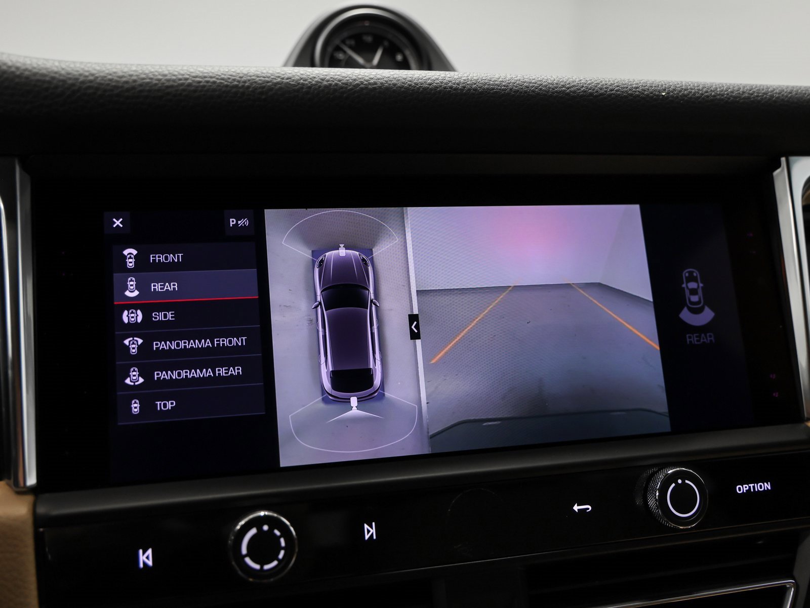 Used 2025 Porsche Macan image 31