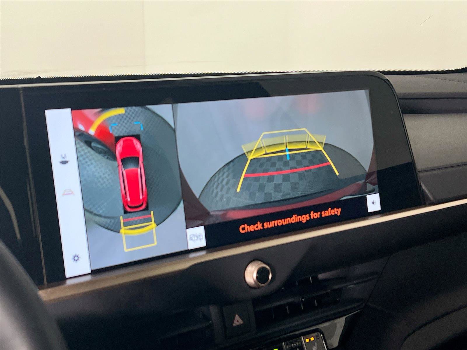 Used 2025 Toyota Crown Signia w/ Advanced Technology Package image 14