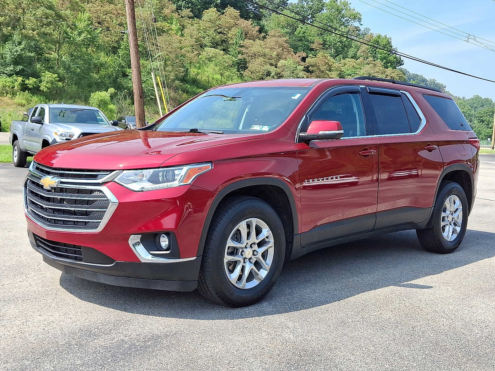 Used 2021 Chevrolet Traverse LT FWD image 3
