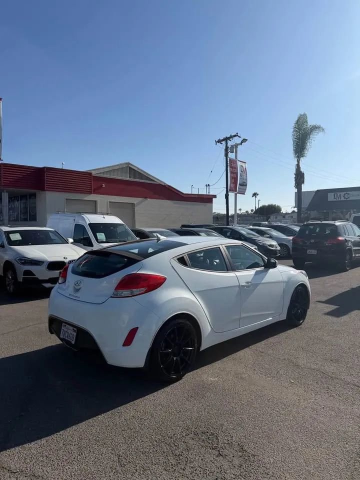 Used 2013 Hyundai Veloster FWD image 4
