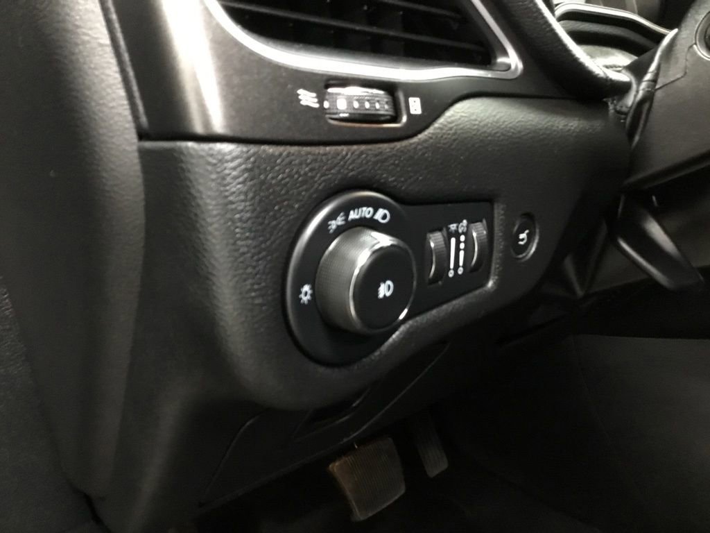 Used 2022 Jeep Cherokee Trailhawk AWD/4WD image 9