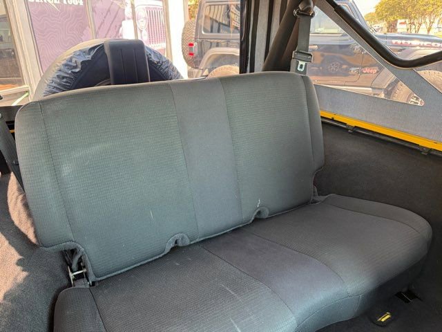 Used 2006 Jeep Wrangler Unlimited w/ Premium Audio Group image 16