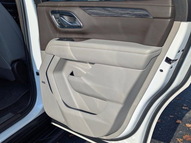 Used 2023 GMC Yukon SLT w/ SLT Luxury Package image 16