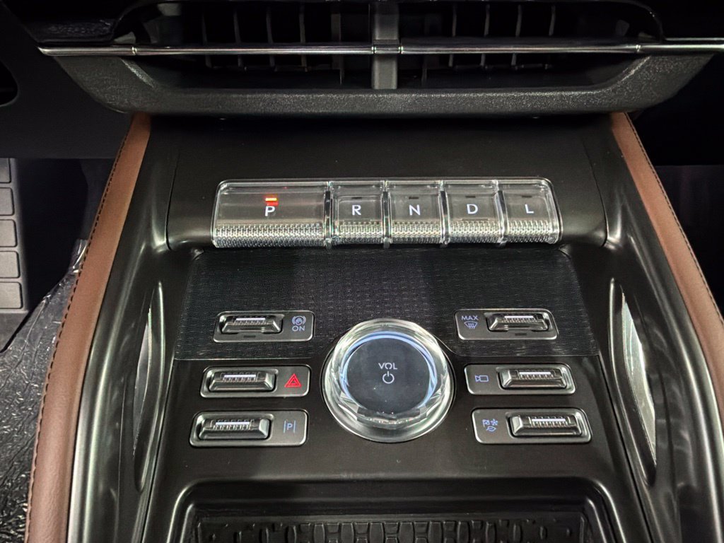 New 2026 Lincoln Nautilus Reserve AWD/4WD image 16