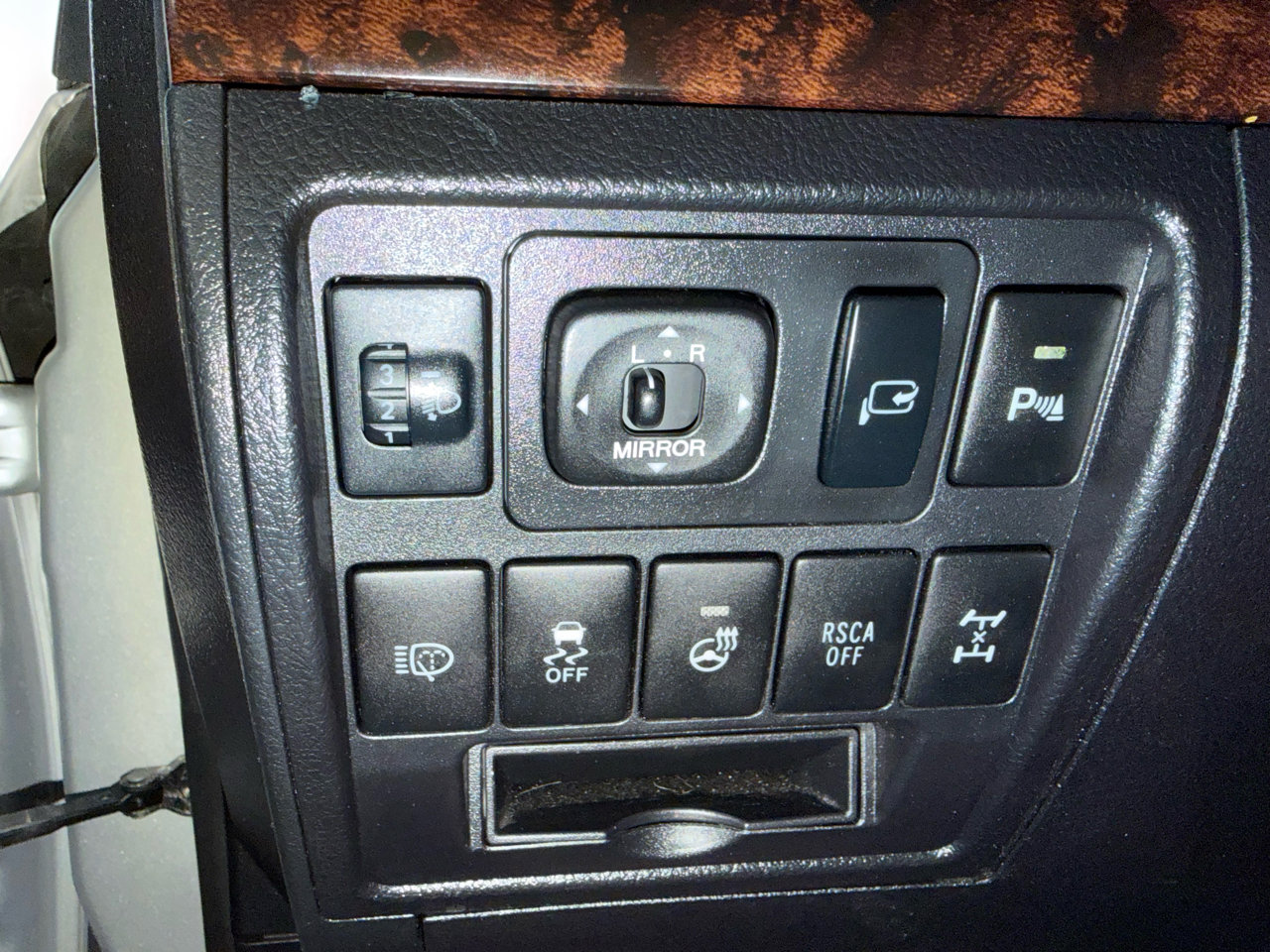 Used 2013 Toyota Land Cruiser image 14