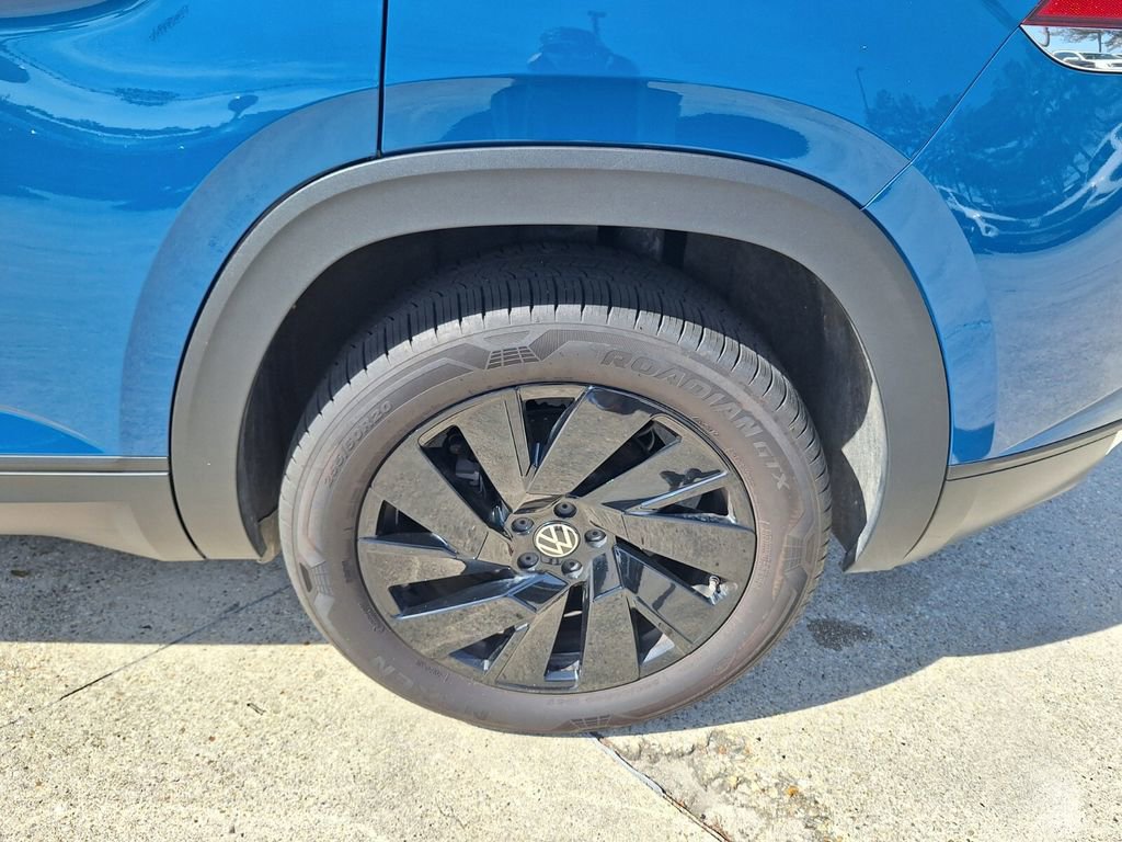 Used 2025 Volkswagen Atlas Cross Sport SE image 25