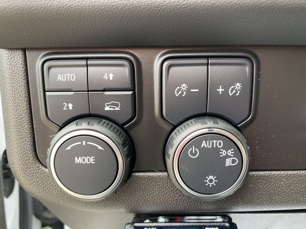Used 2023 Chevrolet Suburban RST AWD/4WD image 13