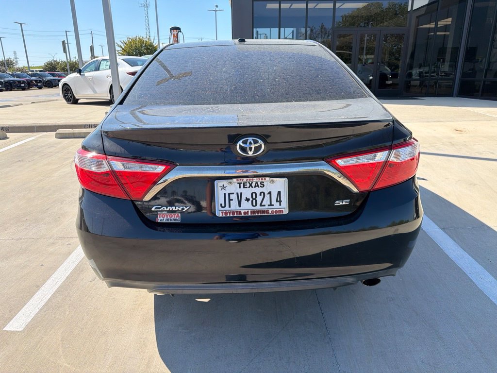 Used 2017 Toyota Camry SE w/ Moonroof Package FWD image 11