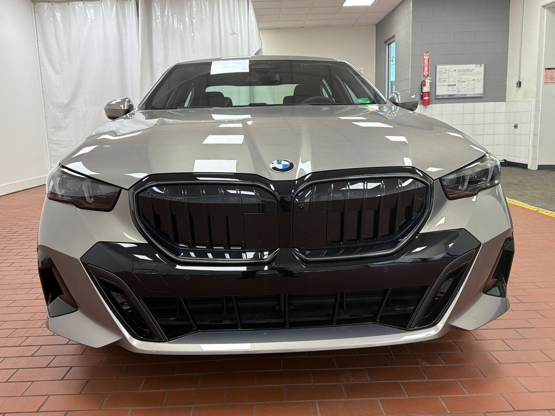 Used 2026 BMW 530i xDrive w/ M Sport Package AWD/4WD image 5