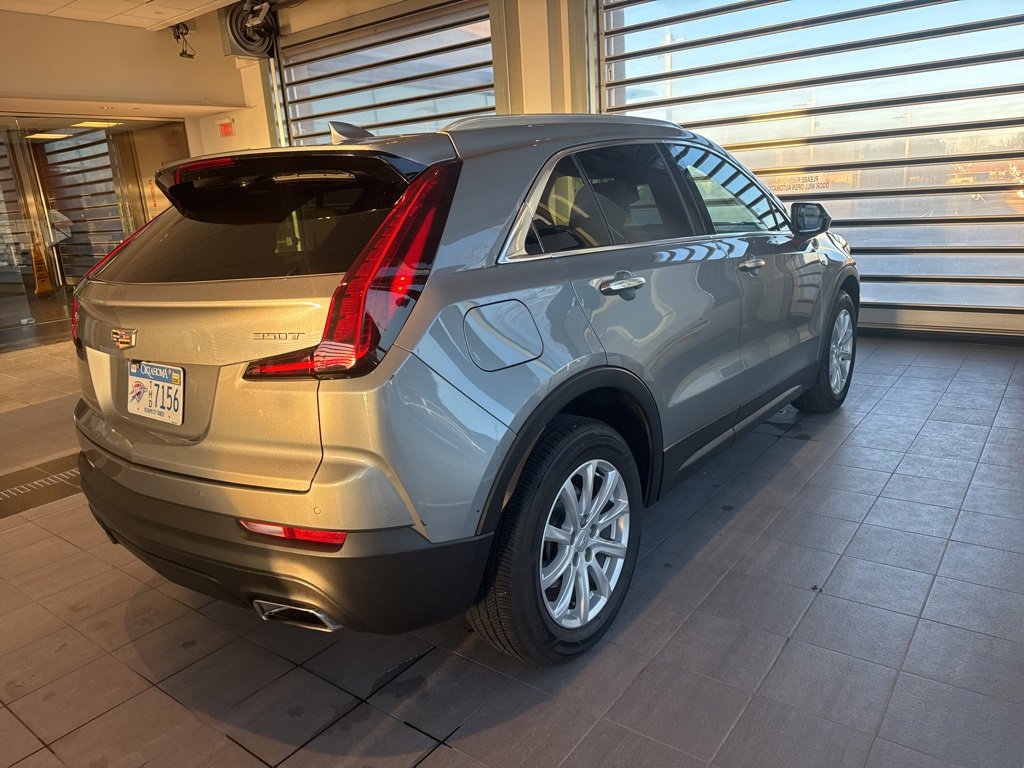 Used 2023 Cadillac XT4 Luxury w/ Cold Weather Package image 5