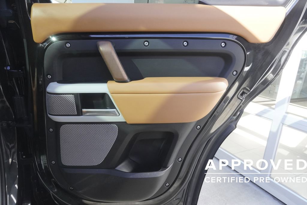 Used 2024 Land Rover Defender 130 S image 25