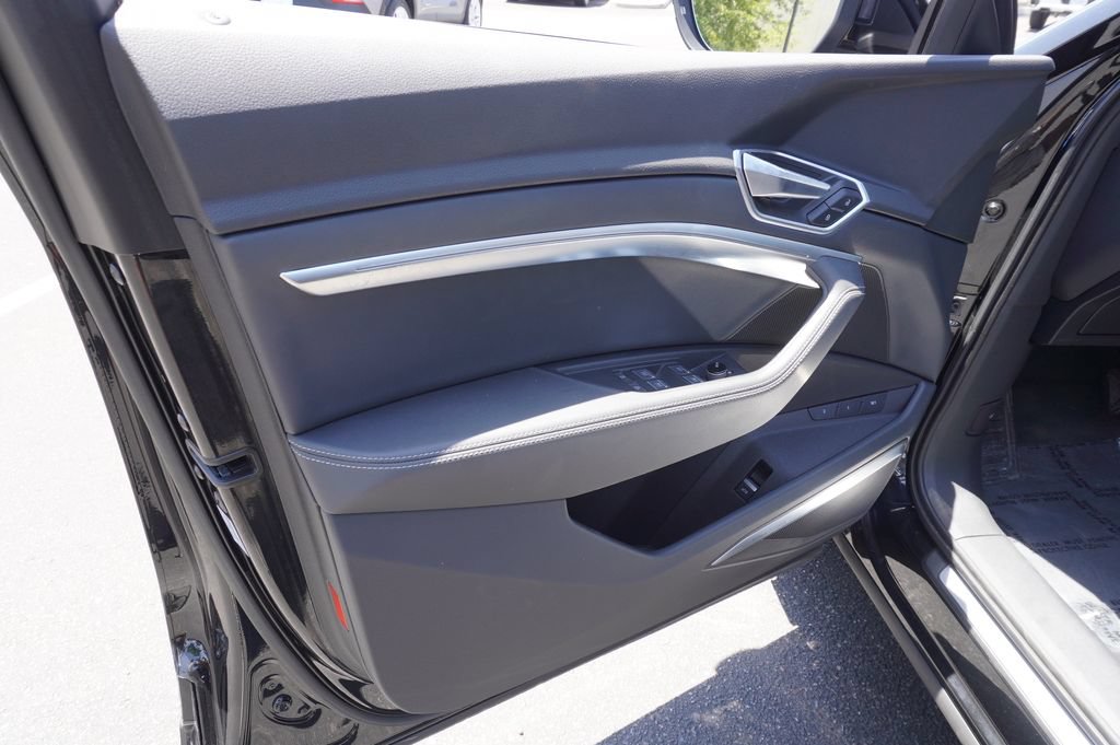 Used 2022 Audi e-tron Premium Plus w/ Premium Plus Package AWD/4WD image 15