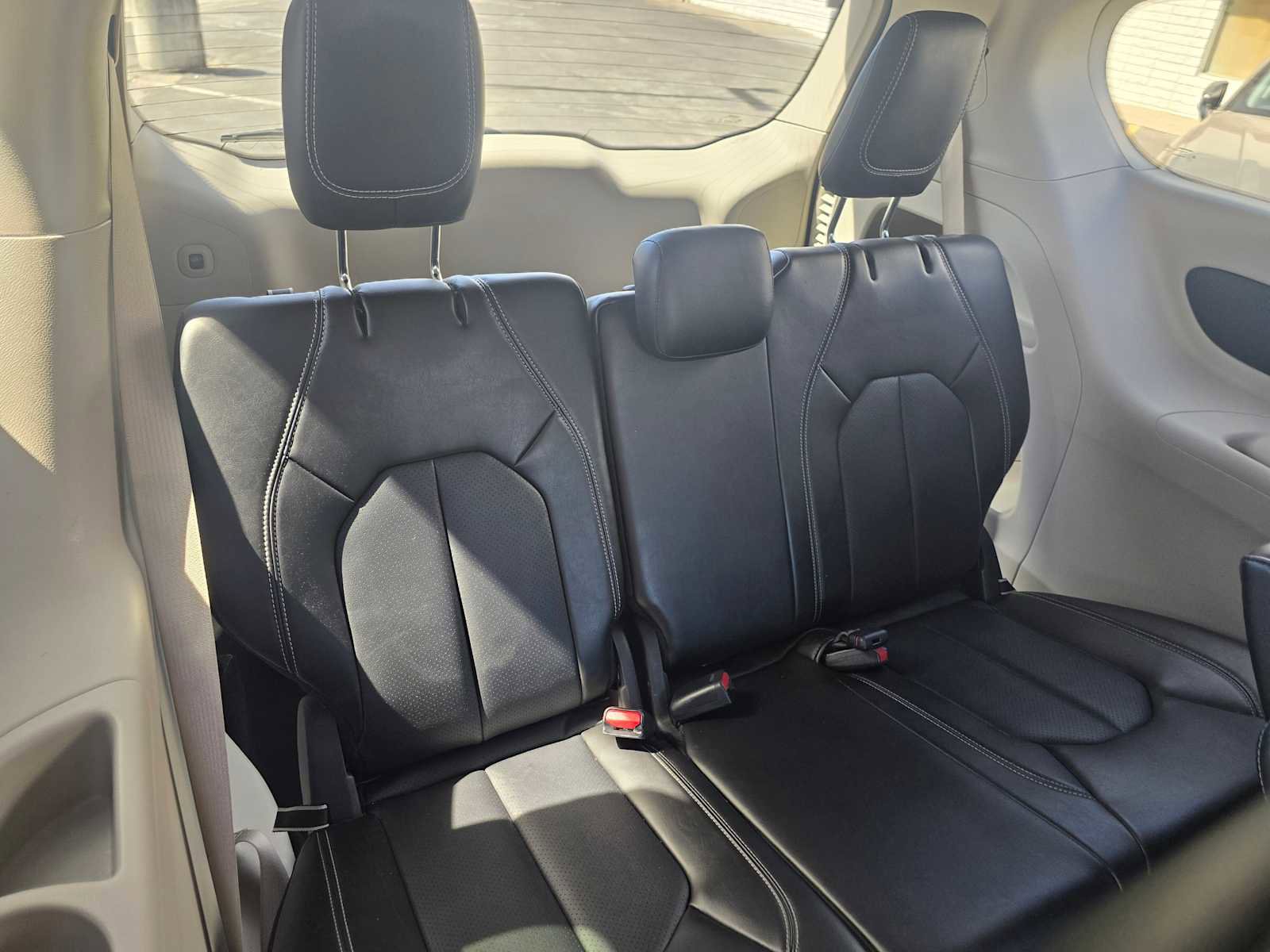 Used 2024 Chrysler Pacifica Touring-L image 15