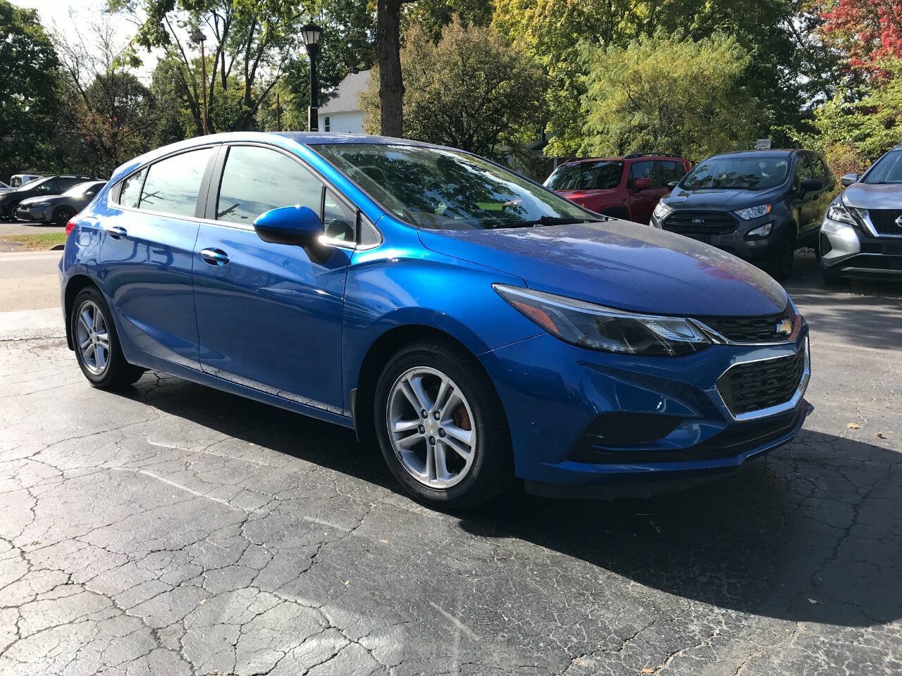 Used 2017 Chevrolet Cruze LT w/ Convenience Package FWD image 2