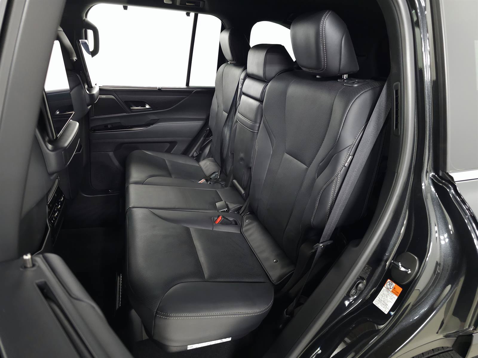 Used 2025 Lexus LX 600 4WD w/ Accessory Package (2T) image 38
