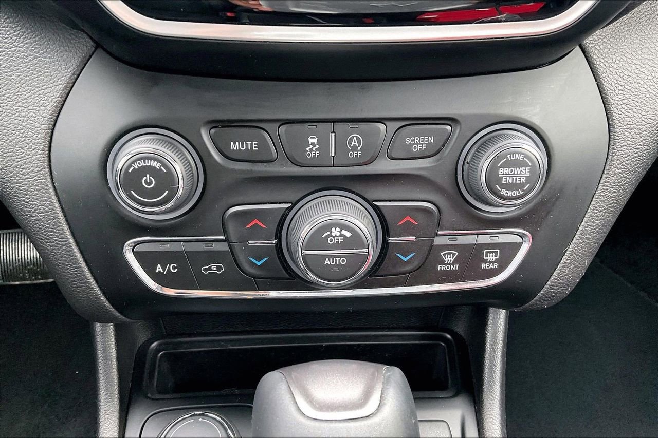 Certified 2019 Jeep Cherokee Limited image 18