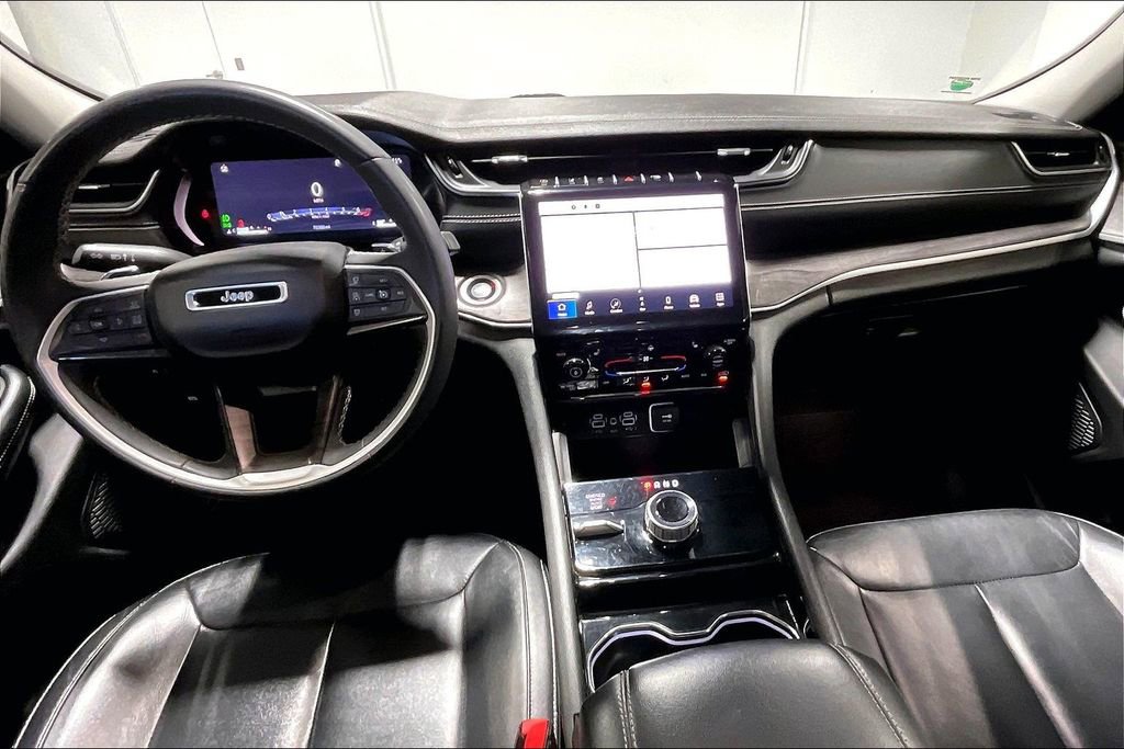 Used 2023 Jeep Grand Cherokee Limited image 18