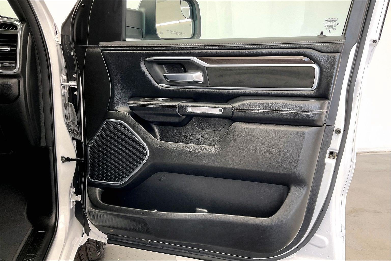 Used 2025 RAM 1500 Laramie AWD/4WD image 27