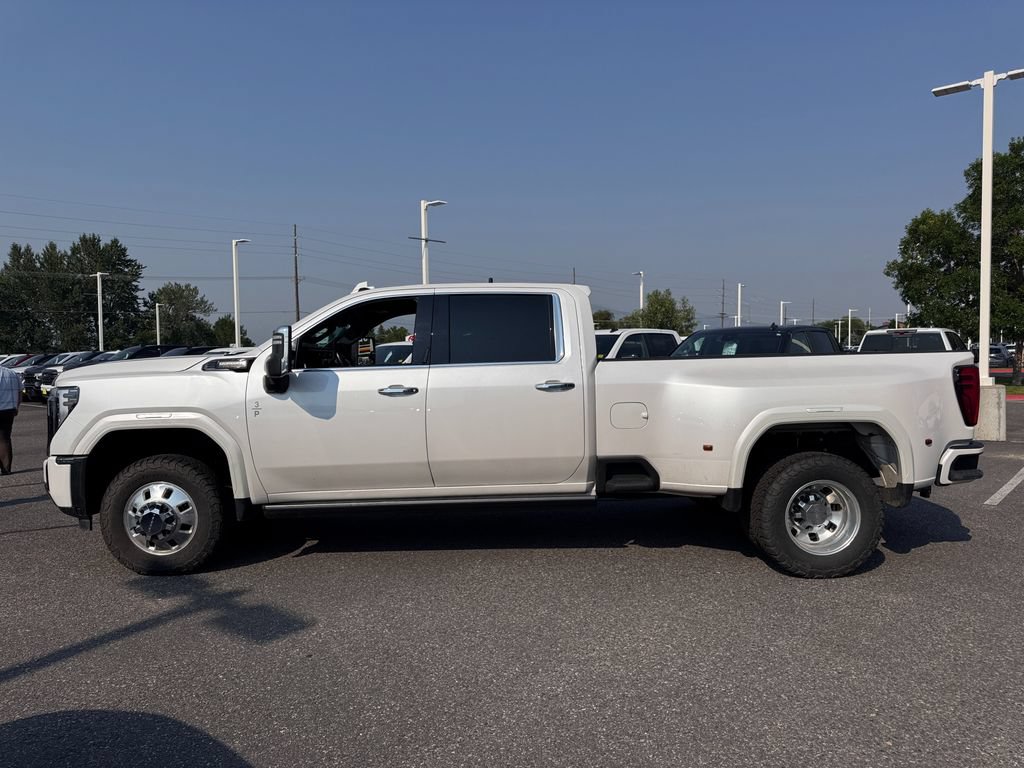 Used 2024 GMC Sierra 3500 Denali Ultimate AWD/4WD image 3