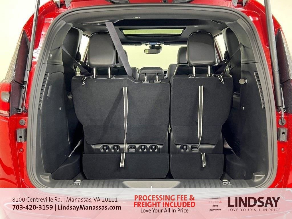 New 2026 Chrysler Pacifica Select image 10