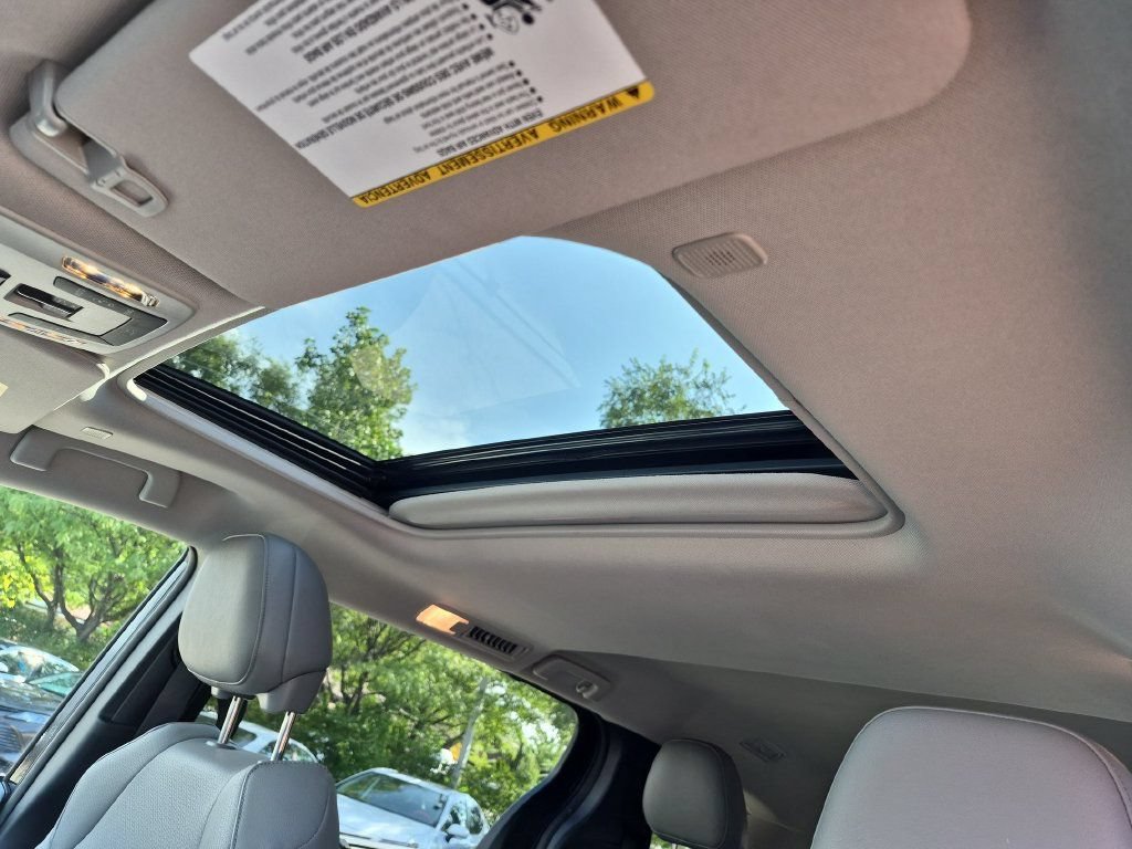Used 2026 Toyota Sienna XLE FWD image 7
