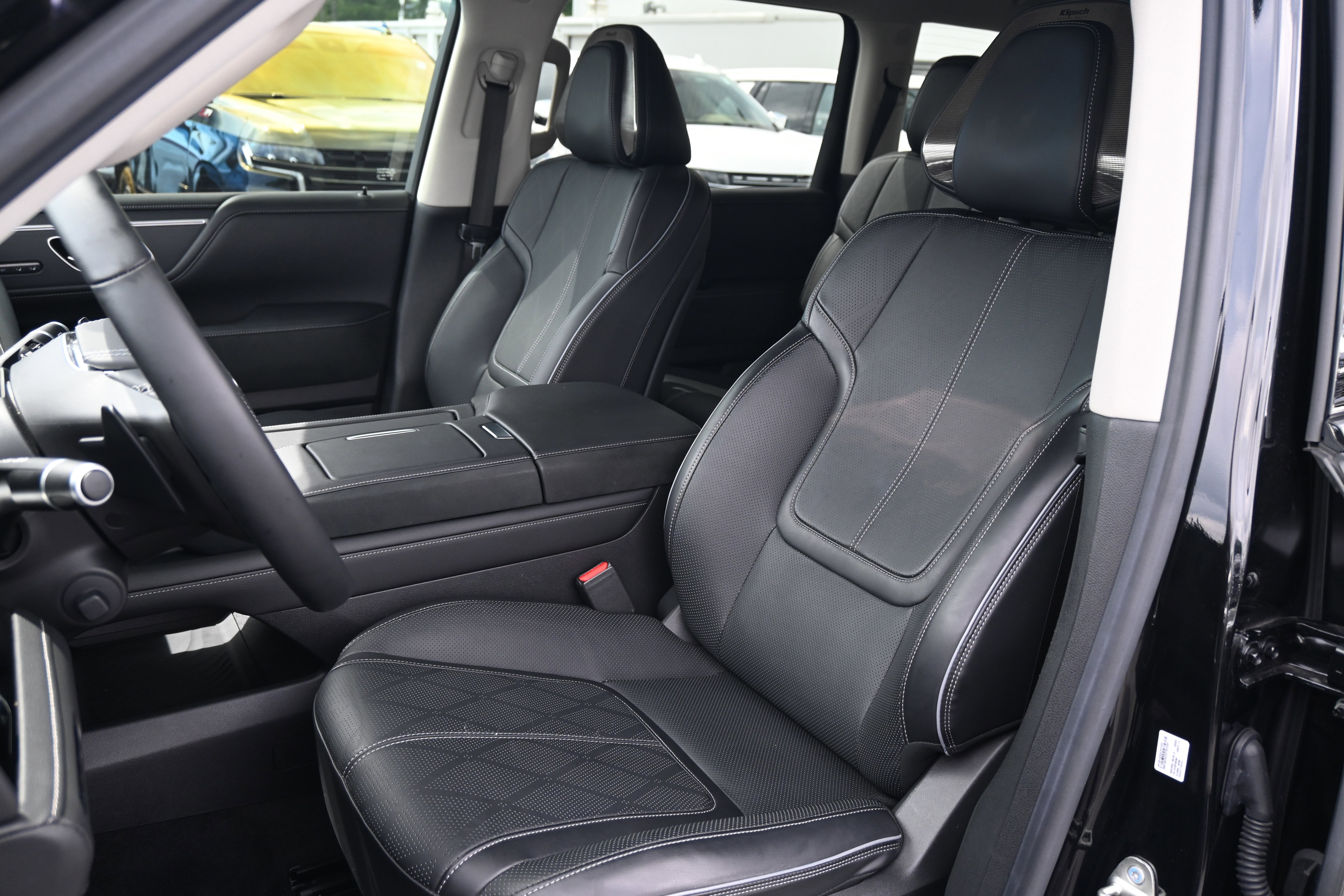 Used 2025 INFINITI QX80 Sensory AWD/4WD image 16