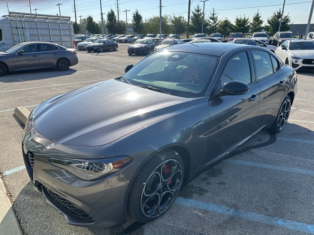 New 2025 Alfa Romeo Giulia AWD image 3