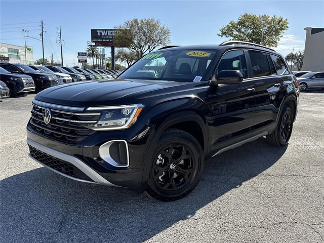 Used 2025 Volkswagen Atlas Peak Edition SE image 29