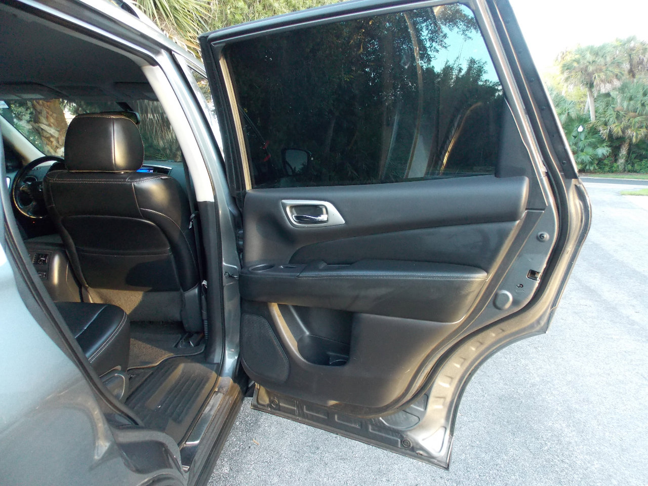 Used 2018 Nissan Pathfinder SL w/ Midnight Edition Package image 23