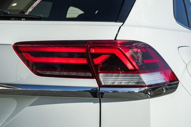 Used 2023 Volkswagen Atlas Cross Sport SE w/ Panoramic Sunroof Package image 8