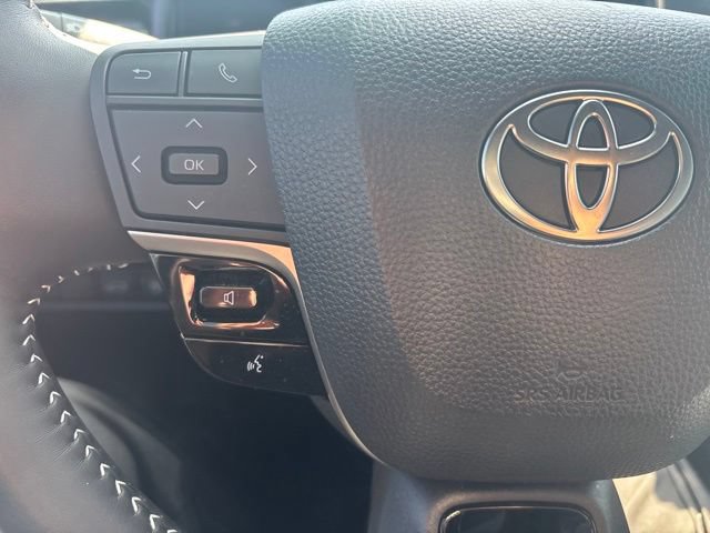 Used 2025 Toyota Camry SE w/ Convenience Package FWD image 17