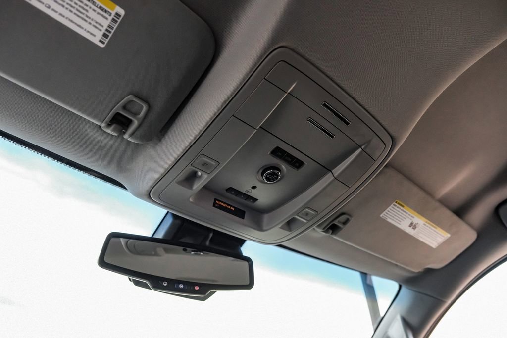 Used 2018 Chevrolet Suburban LT image 21